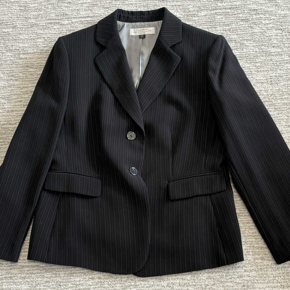 Tahari Arthur S Levine Pinstripe Blazer Womens Petite Size 14, 2 Button Jacket - Picture 8 of 12